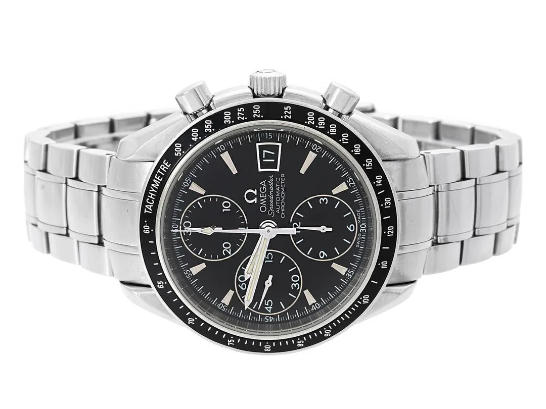 OMEGA, Speedmaster, Date, "Tachymetre", Chronometer, Cal 1164, Verk nr. 86221288, Serie nr. 86221288, PIC nr. 3210.50.00, Ref nr. SU 378.0055, Boett nr. 178.0055, kronograf, herrur, 40 mm, stål, automatisk, safirglas (repor), datum, skadade visare, originallänk, viklås, Ref nr. 1564/975, cert, november 2012, box, ytterkartong. — Klockor/Omega — Kaplans