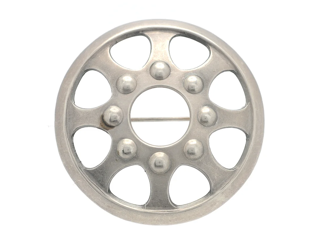 KALEVALA KORU, brosch, silver, Finland Helsingfors 1967, diameter 5 cm, vikt 13,2 g. — Smycken/Brosch — Kaplans