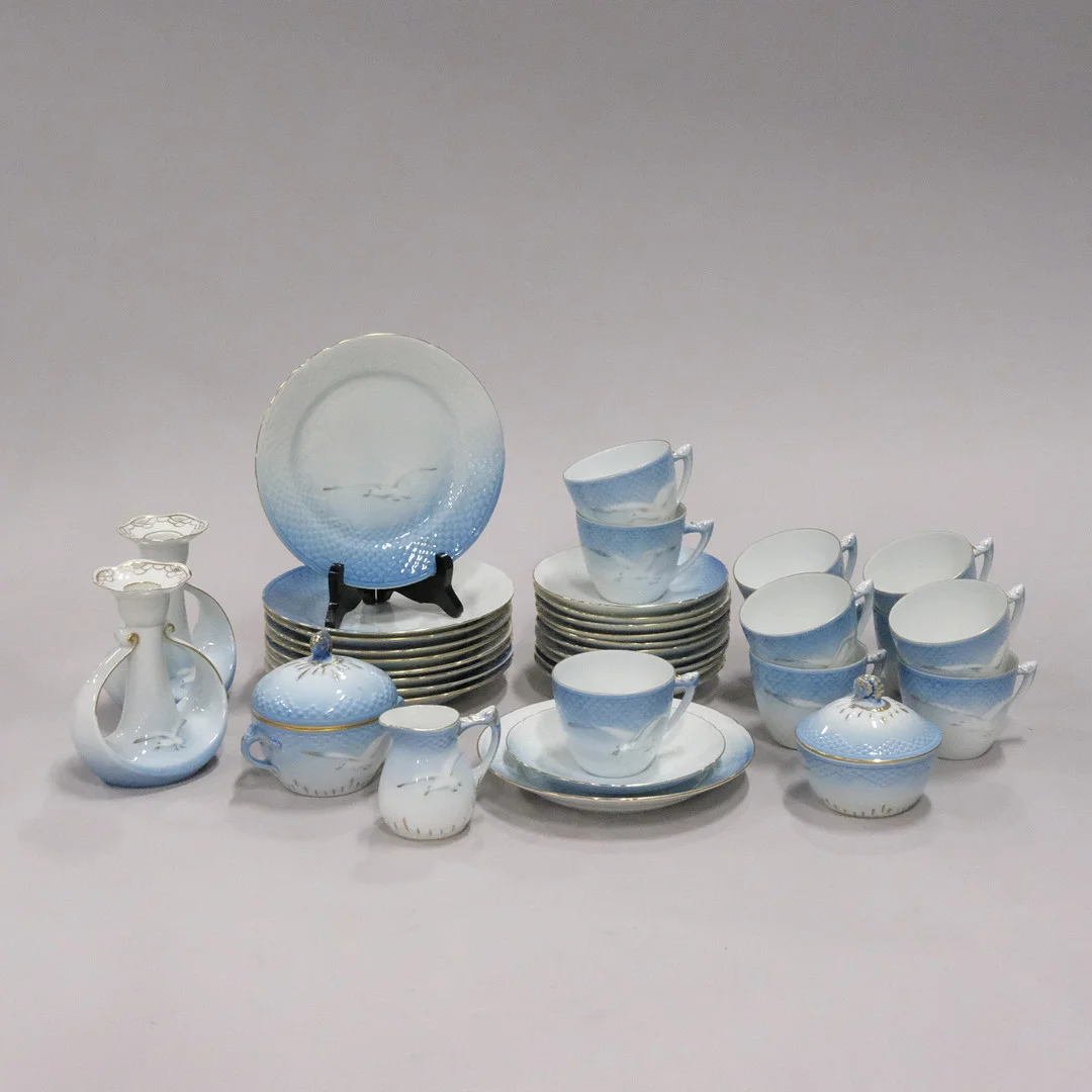 BING & GRÖNDAHL, KAFFESERVISDELAR, "MÅSEN", 37 DELAR. — European — Björnssons Auktionskammare
