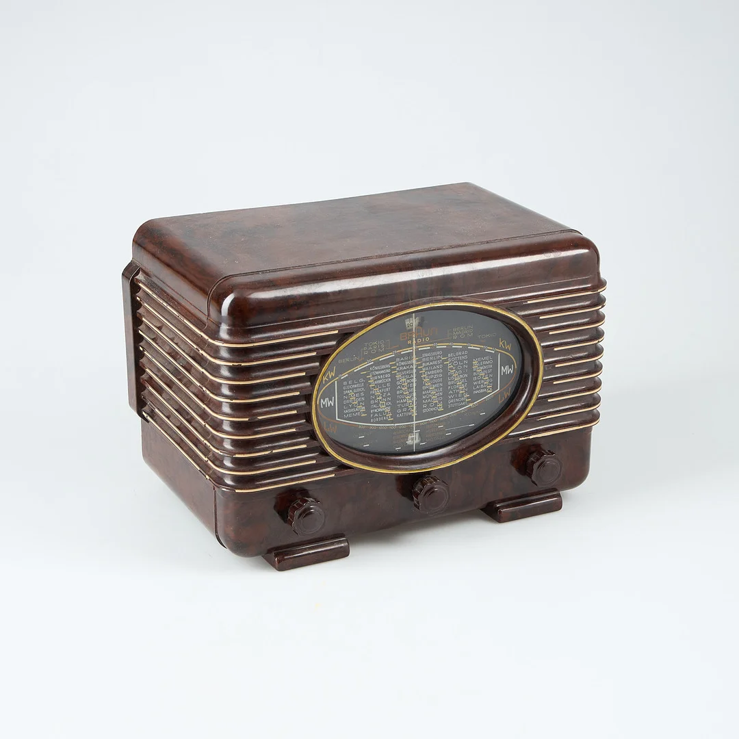 RADIO, Braun, bakelit, 1940-tal. — Audio, Vinyl & Hi-Fi — Stockholms Auktionsverk Helsinki