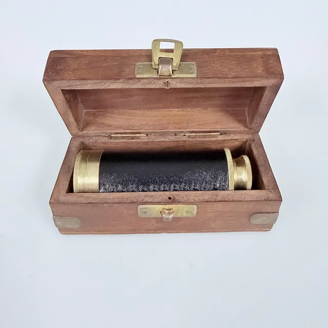 TUBKIKARE i trälåda, mässing, läder, 1900-tal.
