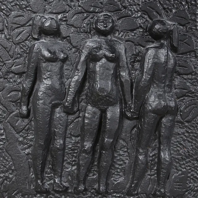 ERIC ELFWÉN. Relief, 3 kvinnor, gjutjärn, monogramsignerad i godset.