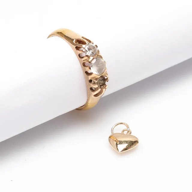 RING samt HÄNGE, 18K-23K, Guld, vikt cirka 3,5 gram.