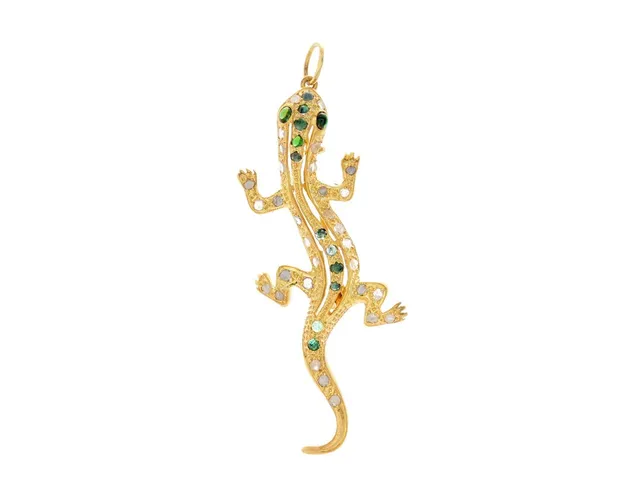 BROSCH/HÄNGE, förgyllt sterlingsilver, diamanter med enstaka fasetterade ytor, smaragd, grön sten, ödla, mått 55x20 mm, vikt 2,6 g.