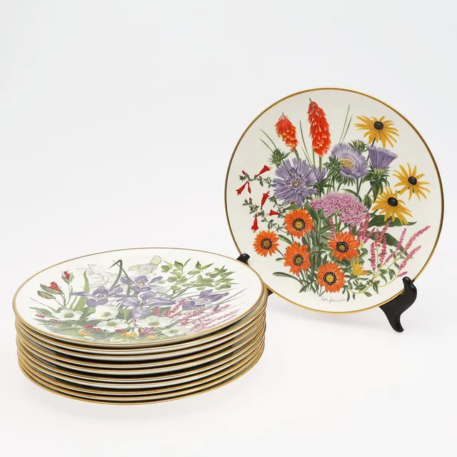 TALLRIKAR, 11 stycken, porslin, "Flowers Of The Year", Franklin Porcelain, Wedgwood. Januari-juli. September-december.