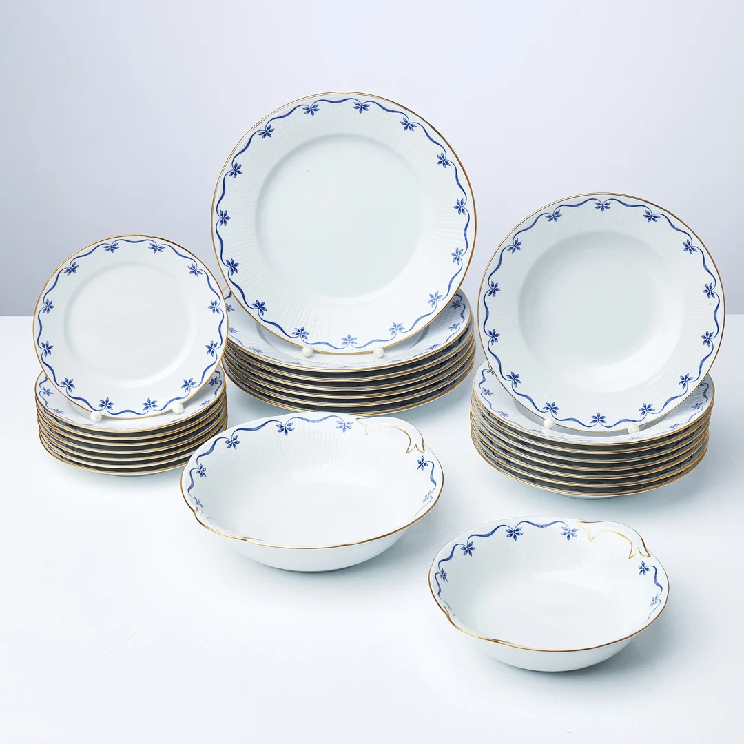 PIA RÖNNDAHL. Servisdelar, 25 delar, "Mårbacka", Rörstrand, porslin. — Tableware — Stockholms Auktionsverk Sickla