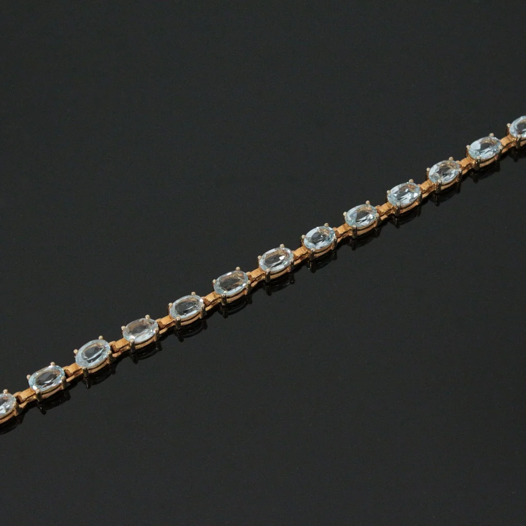 Armband mit Topasen 'Shyblue', 925er Silber, vergoldet. — Bracelets — Stockholms Auktionsverk Düsseldorf/Neuss