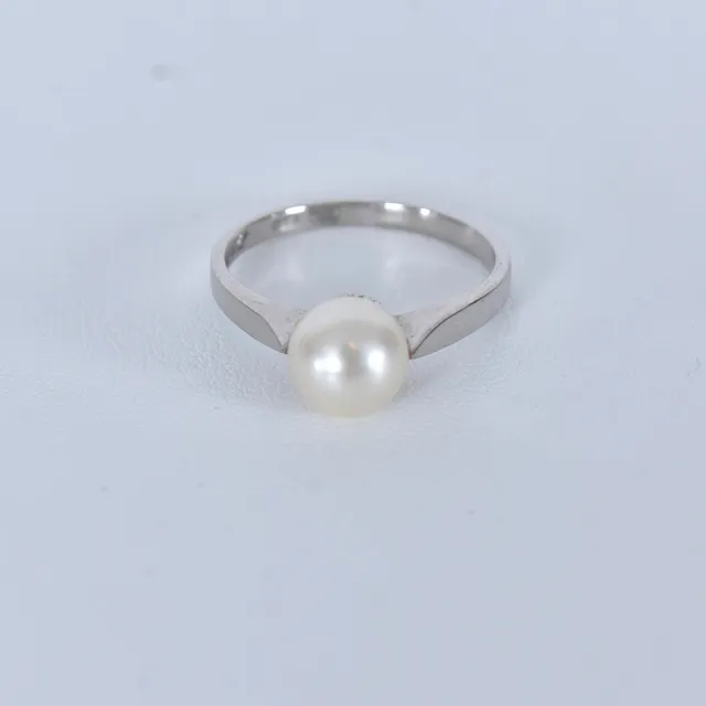 RING, med pärla, vitguld 18K.