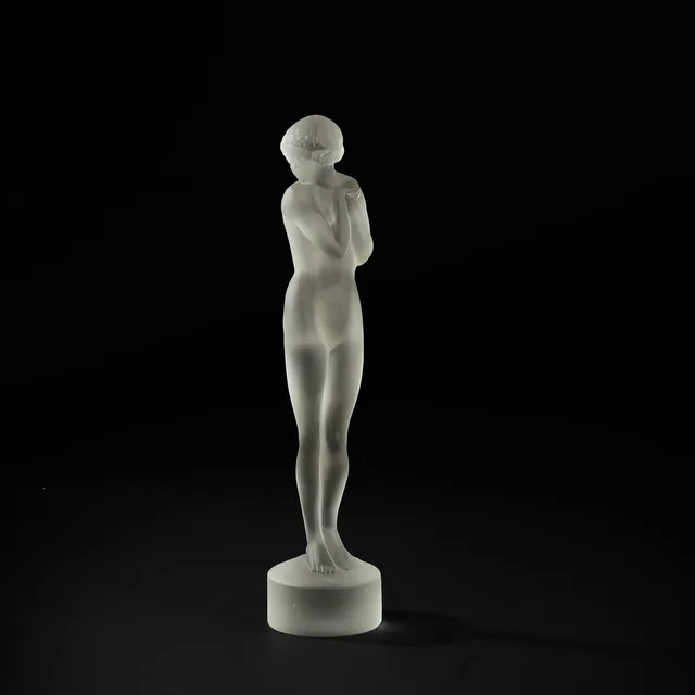 UBEKENDT KUNSTNER. Art Deco kvindefigur af matteret 'frostet' glas, usigneret, 20 årh.