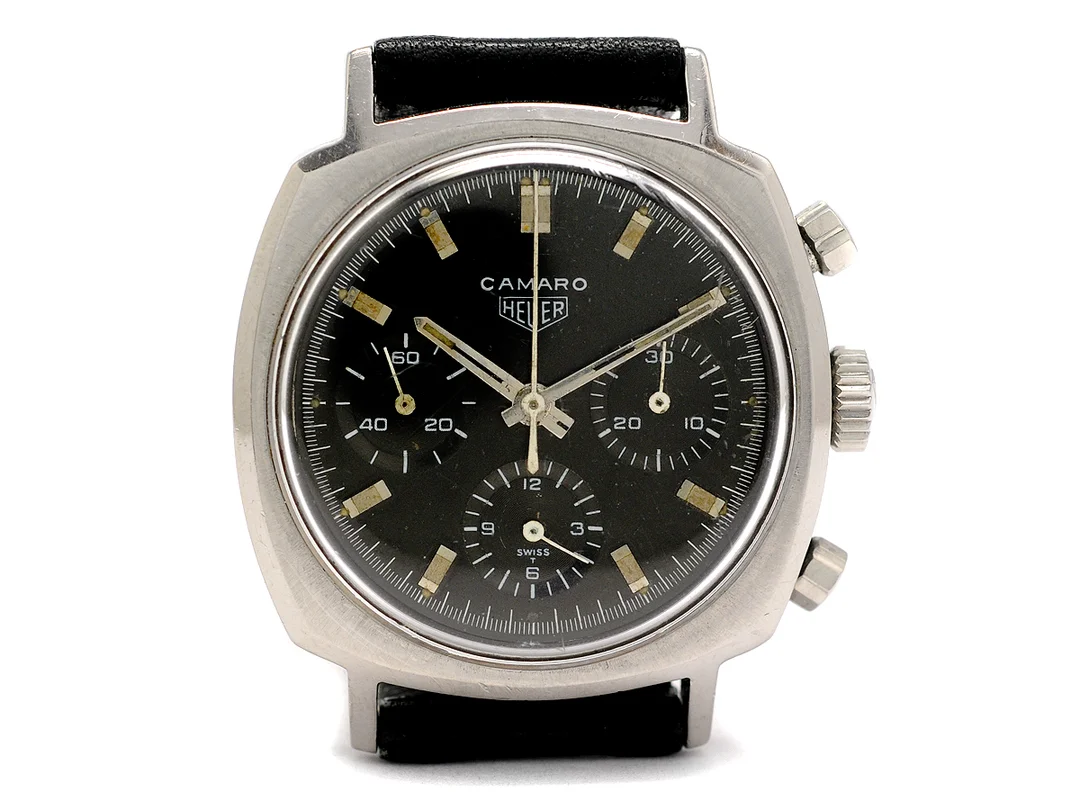HEUER, Camaro, Cal Valjoux 72, Ref nr. 7220, Boett nr. 168124, kronograf (defekt), herrur, 37 x 37 mm, stål, manuell, plexiglas, skadad urtavla (5/10), läderband, ca 1972. — Klockor/Tag Heuer — Kaplans
