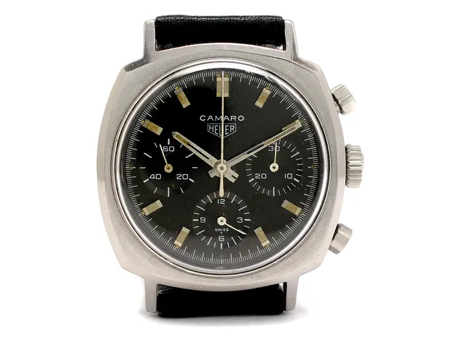 HEUER, Camaro, Cal Valjoux 72, Ref nr. 7220, Boett nr. 168124, kronograf (defekt), herrur, 37 x 37 mm, stål, manuell, plexiglas, skadad urtavla (5/10), läderband, ca 1972.