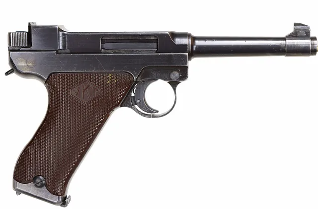113. PISTOL, Halvautomatisk, fabrikat Valmet, modell L-35, kaliber 9x19, tillv.nr 8105, se-nr SE1440387.