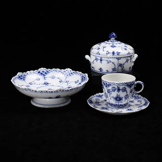 SERVISDELAR, 4 st, "Musselmalet", halvblond, Royal Copenhagen, Danmark.