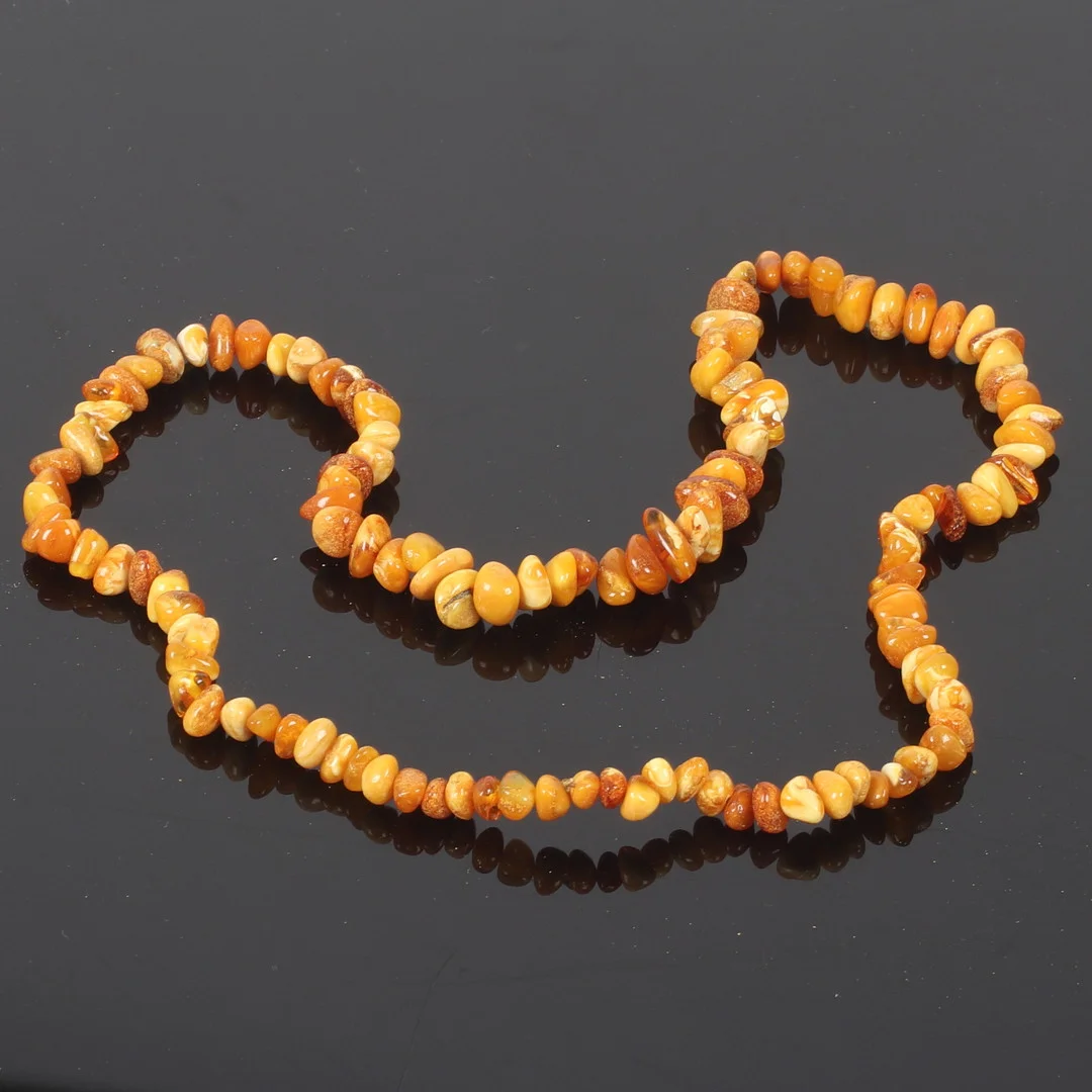 (2610-211) BÄRNSTENSCOLLIER, 1900-tal. — Necklace — Stadsauktion Sundsvall