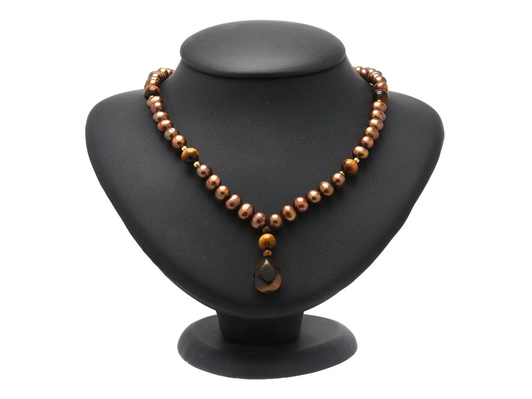 COLLIER, tigeröga, färgade odlade sötvattenspärlor, längd 47 cm. — Smycken/Collier — Kaplans