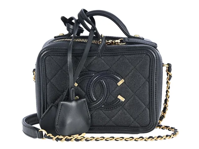VÄSKA, CHANEL, Vanity Bag, svart quiltat kaviarläder, guldfärgade beslag, 16x11,5x7 cm, hologrammärkt 25138957, år 2018, cert, hänglås och nyckel, dustbag. Very Good Condition.