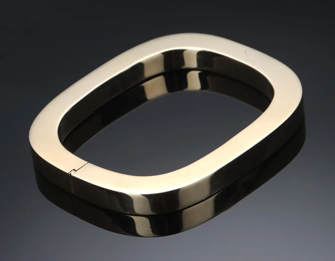 Hermann Siersbøl. Kraftig armring af 8 kt. guld, ca. 1970'erne — Jewellery/Bracelets — Lauritz