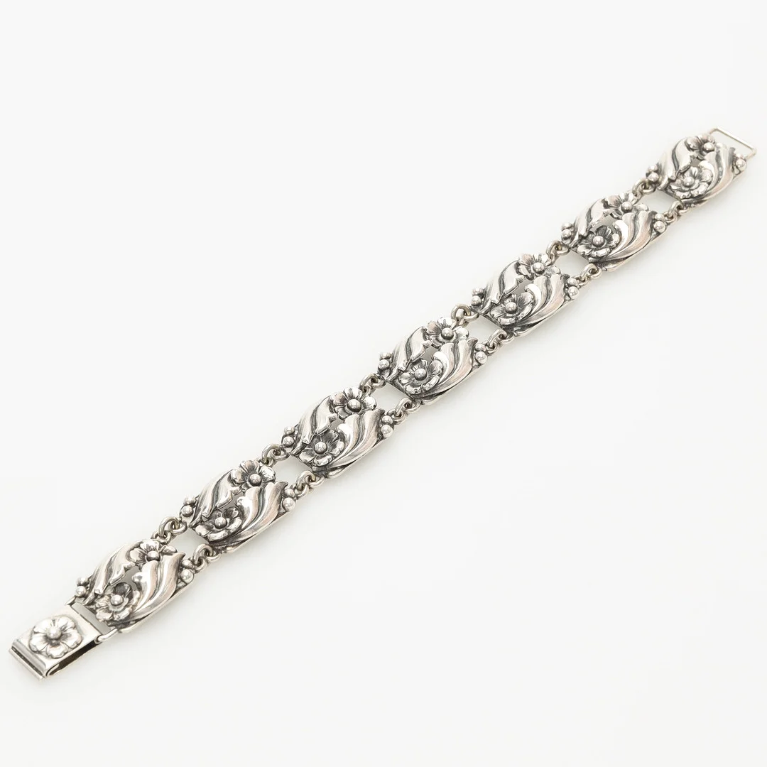 NILS ERIK FROM. Armband, sterlingsilver, floristiskt motiv, Danmark. — Bracelets — Auktionsmagasinet Vänersborg