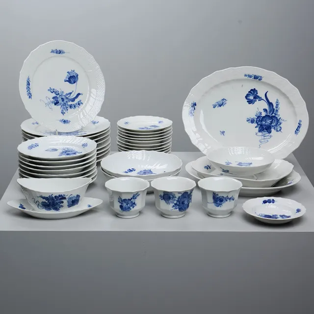 ROYAL COPENHAGEN, servisdelar, "Blå Blomst" (40 delar).