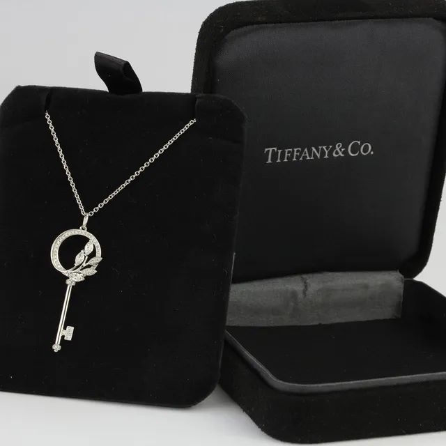 TIFFANY & CO KEY PENDANT.