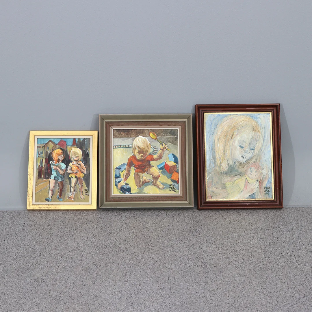 EBBE HÖGLUND. Oljemålningar, tre st. Barnmotiv. Signerade. — Paintings — Skånes Auktionsverk