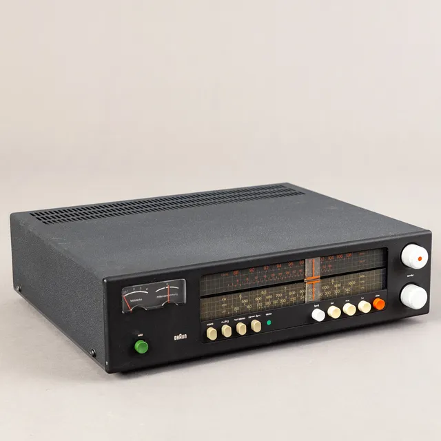 DIETER RAMS. Braun, Vorverstärker mit SQ-Decoder, CSQ 1020.