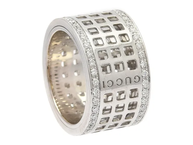 GUCCI, ring, Spinning Window, 18K vitguld, briljantslipade diamanter ca 0,88 ctv, ca TW/VVS-VS, stl 16 (17,75 mm), vikt 13,1 g.