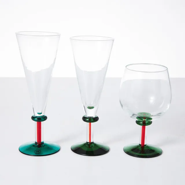 MARGARETA HENNIX. "Spirit of Sweden", servisglas, 25 dlr, Reijmyre, fot i rött och grönt.