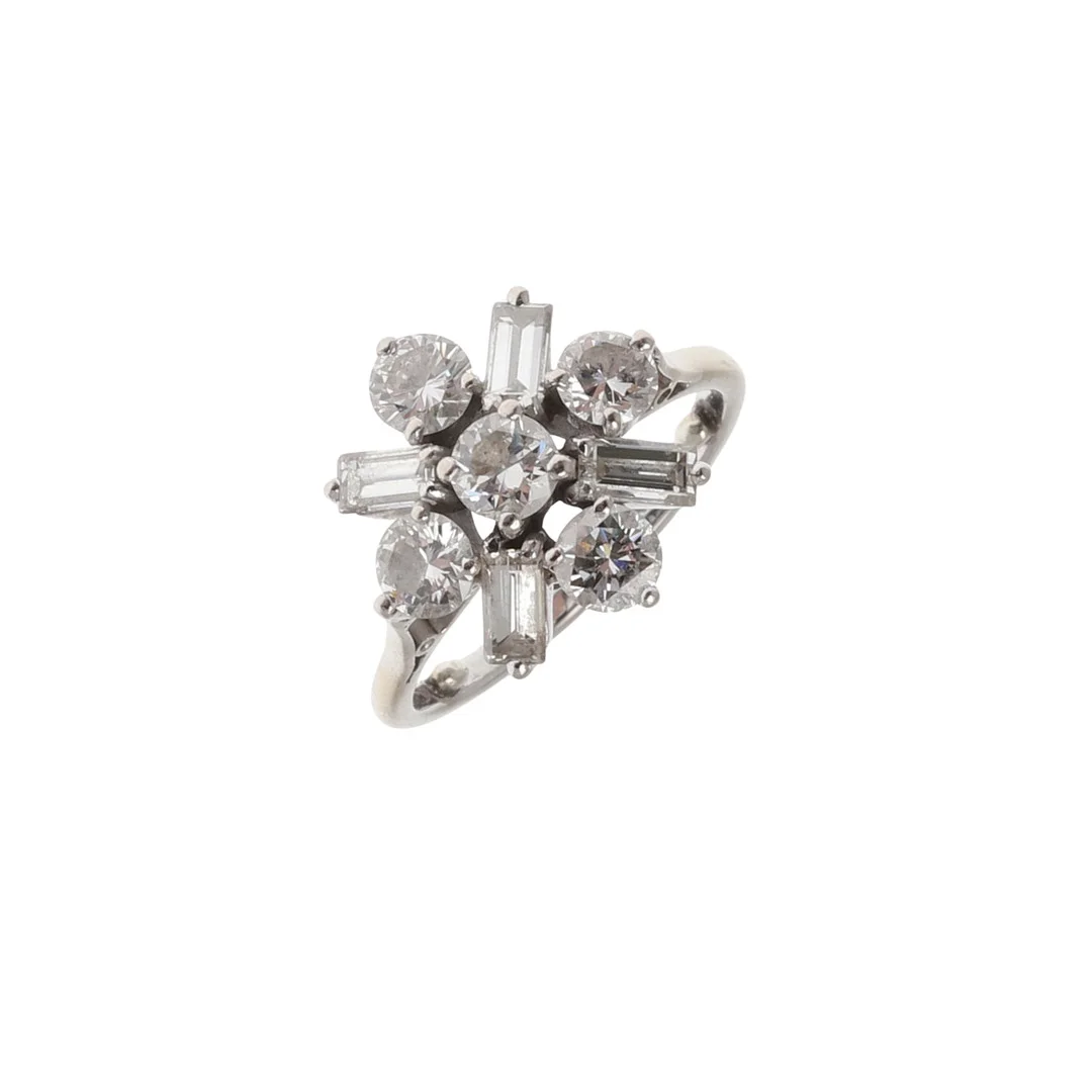 A DIAMOND CLUSTER RING. — Rings — Lawrences Auctioneers
