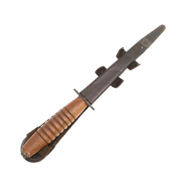 A SECOND WORLD WAR VARIENT FAIRBAIRN SYKES FIGHTING KNIFE.