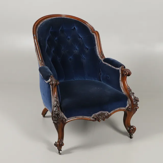 A VICTORIAN MAHOGANY BUTTON BACK ARMCHAIR.