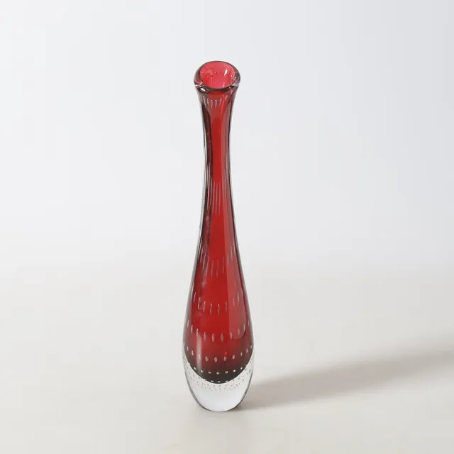 VICKE LINDSTRAND. Vas, glas, Kosta, signerad.