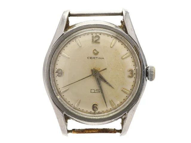 CERTINA, DS, Cal 25-36, Serie nr. 3950338, herrur, 36 mm, stål, manuell, plexiglas, skadad urtavla, skadad boett (se fördjupad information), ca 1960.