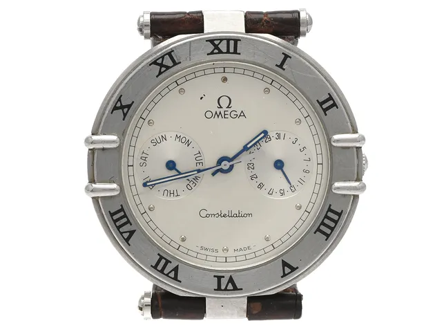 OMEGA, Constellation, s.k. "Uggla", Cal 1444, Serie nr. 50597270, Ref nr. ST 196.1070, Boett nr. 196.1070, herrur, 33 mm, stål, quartz, safirglas, dag, datum, OBS: skruv till bandfäste saknas, integrerat läderband, originalspänne i stål, ca 1988.