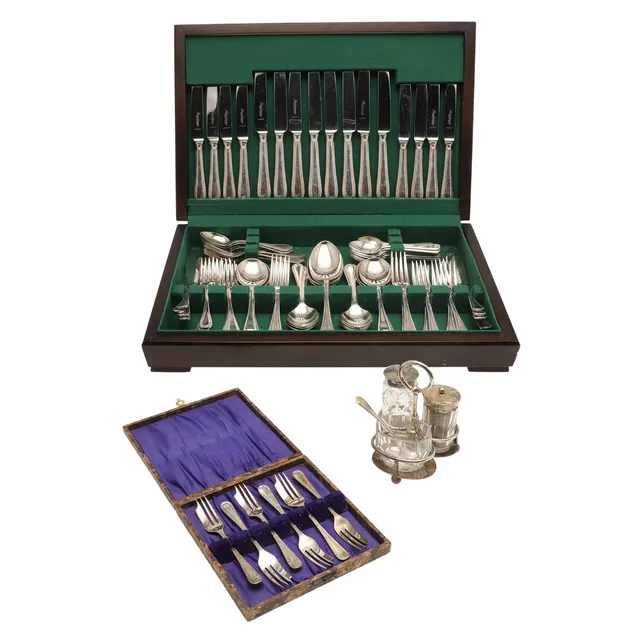 A SILVER PLATED PART CANTEEN OF CUTLERY.