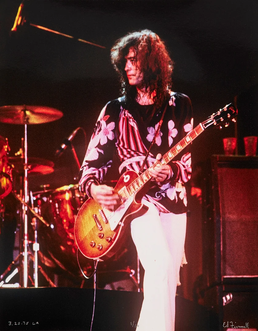 ED FINNELL (USA/SVERIGE, FÖDD 1956). Jimmy Page, Led Zeppelin, "Physical Graffiti Tour'', Los Angeles, 25 Mars 1975, signerat Ed Finnell, numrerat 1/50, C-print, bladstorlek. — Photography — Stockholms Auktionsverk Sickla