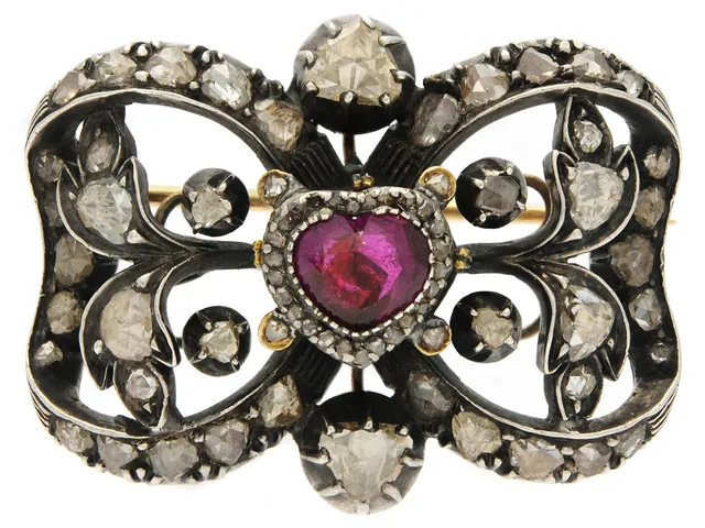 BROSCH/HÄNGE, silver, rubin, rosenslipade diamanter, antik, senare nål i 14K guld Wien 1925-1965, 3,4x2,6 cm, vikt 12,9 g.