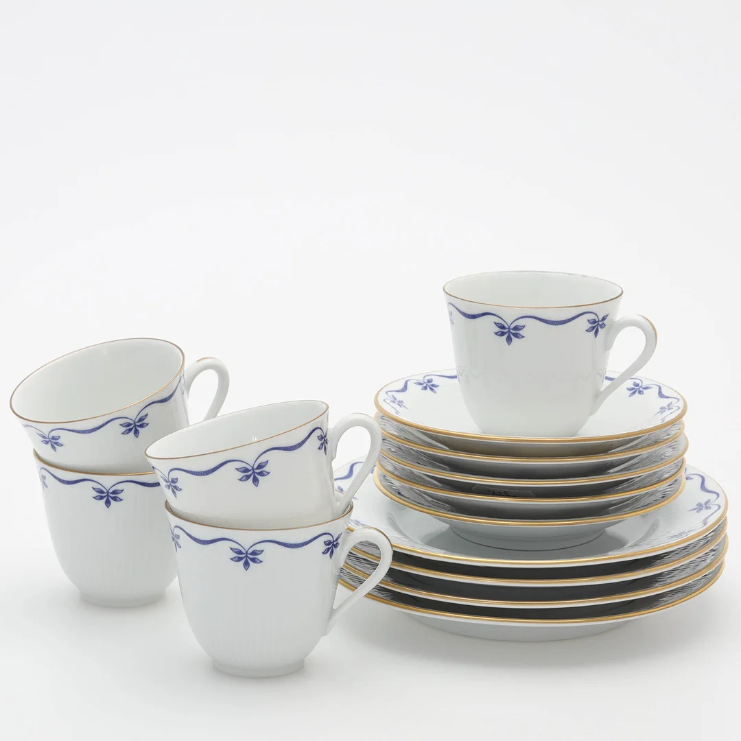 PIA RÖNNDAHL. SERVISDELAR, 15 delar, porslin, "Mårbacka", Rörstrand. — Tableware — Auktionsmagasinet Vänersborg