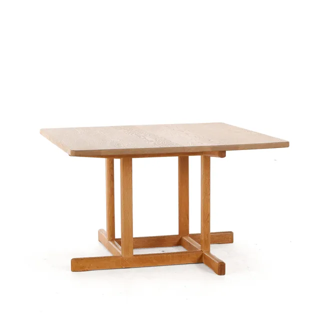Børge Mogensen. Square coffee table made of solid oak, model 5271