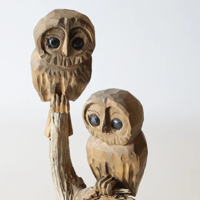 OIDENTIFIERAD KONSTNÄR. skulptur, trä, signerad & daterad -79 undertill.