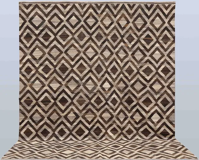 ORIENTMATTA. Kelim Marocko Design, 395 x 320 cm.