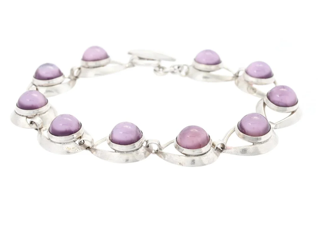 ARMBAND, sterlingsilver, lila fiberoptiskt glas, längd 20 cm, vikt 20 g. — Smycken/Armband — Kaplans