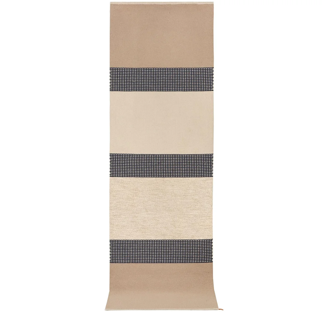 Gunilla Lagerhem Ullberg, gallerimatta, "Häggå", Kasthall, ca 310 x 88 cm. — Mattor & Textil/Skandinaviskt — Bukowskis