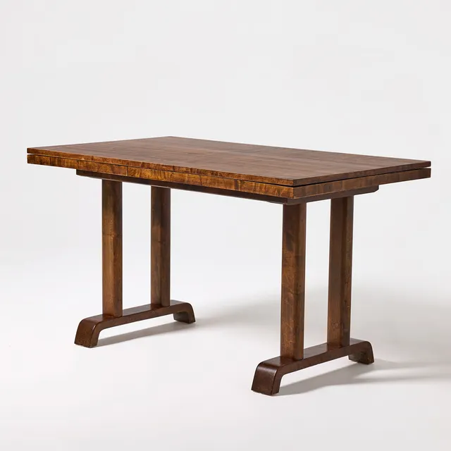 AXEL LARSSON. Matbord, Svenska Möbelfabrikerna, Bodafors 1930-tal, ur 1000-serien, bonad björk.