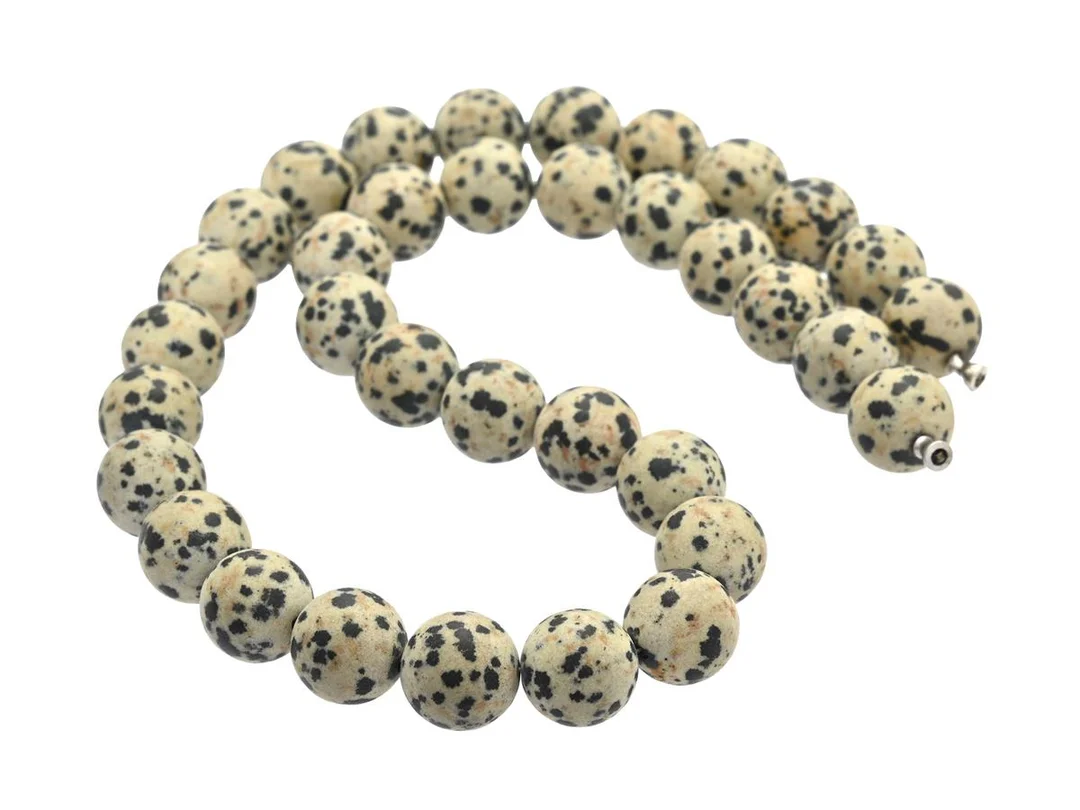 COLLIER, kulor av Dalmatian jaspis ca 12 mm, dobbar som passar Lynggaard-lås, längd 42 cm. — Smycken/Collier — Kaplans