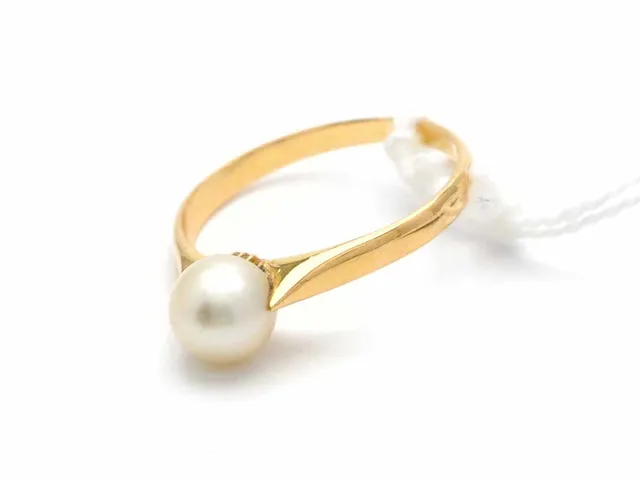 Ring med pärla något skev/skadad 18K Ø17 1/4 2,3g