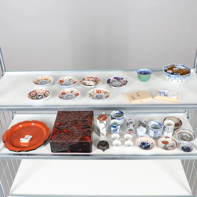 JAPANESE LACQUERED BOX, CERAMICS & OTHER ITEMS.