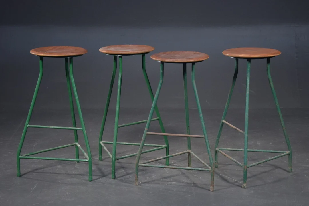 4 industriskamler, grønne metalstel, teaksæder (4) — Furniture/Chairs — Lauritz