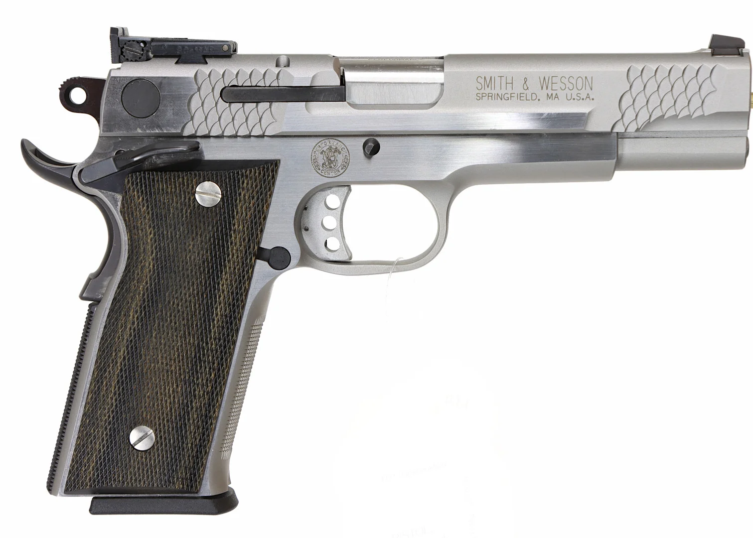 110. PISTOL, amerikansk, Halvautomatisk, fabrikat Smith & Wesson, modell 945, kaliber .45 ACP, tillv.nr RSA0693, se-nr Begagnad. — Pistols — Walter Borg