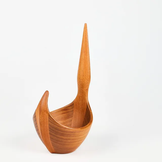JOHNNY MATTSSON. Ölgås, teak, signerad.